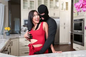 NXGS-008 Vợ của hàng xóm say rượu và bị nhầm là chồng mình...