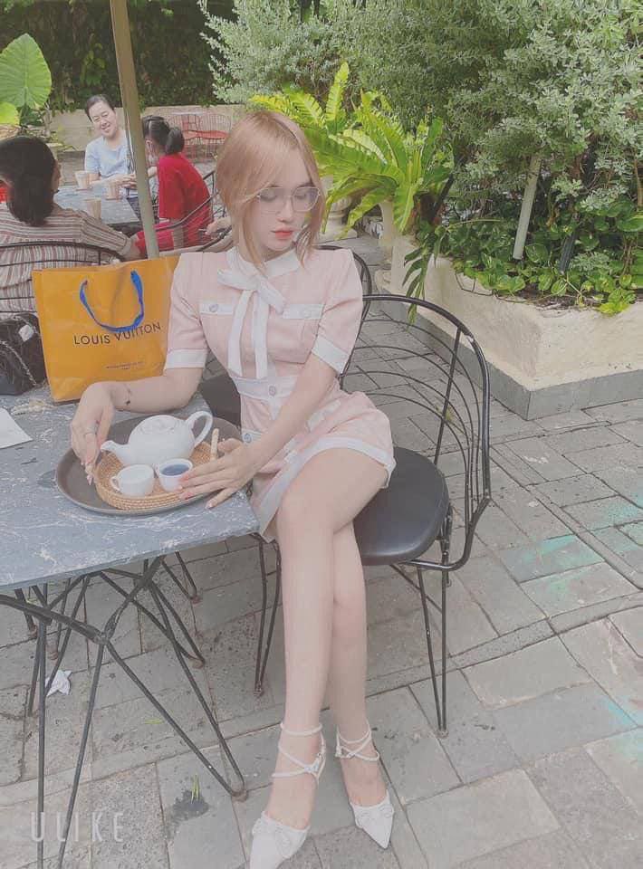 [Ngàn Sao] (Vòng 2) Tôi đã hẹn một cô gái trẻ tóc ngắn ngực to để quan hệ tình dục, mặc tất đen và thổi kèn cho cô ấy trước ống kính máy quay...